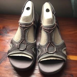 Clark’s Women’s Sandals NWT Size 8.5W Never Worn